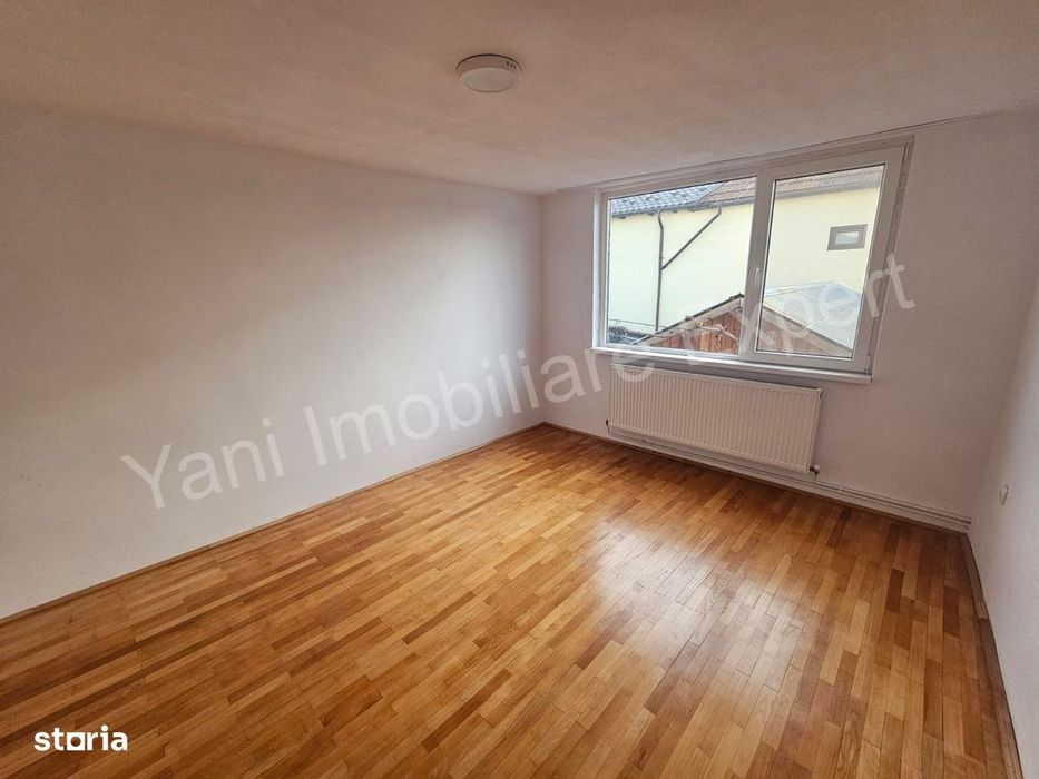 Casă de închiriat în Curtea de Argeș.