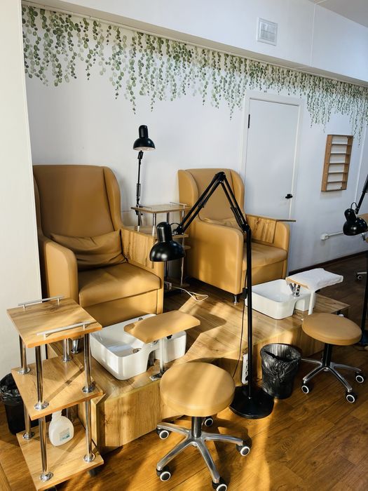 Сдам место в салоне, маникюрный стол