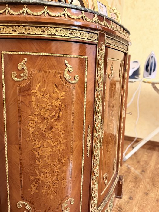Comodă semicirculară de lux / Consolă intarsiată cu blat de marmură verde și bronz