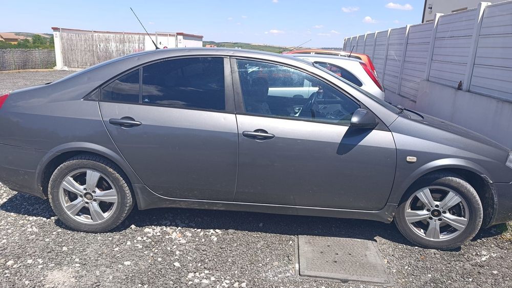 Vand  mașina Nissan
