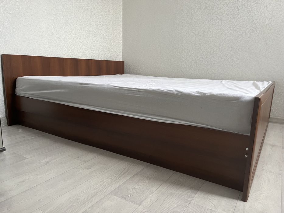 Кровать двуспальная