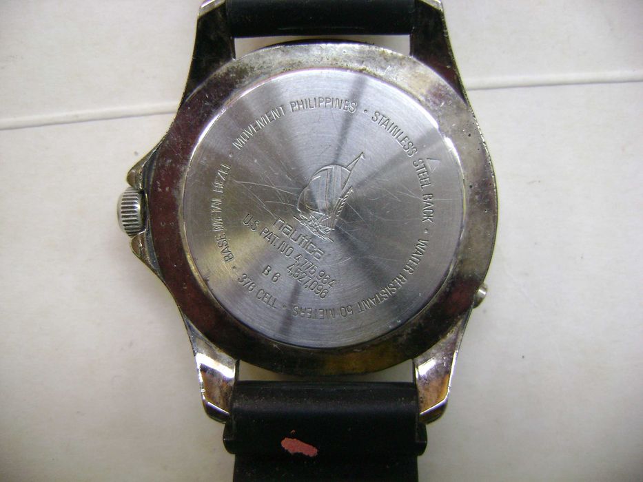 Продавам 5 броя кварцови часовника Nautica,Swatch,Foce,Timex,Q&Q