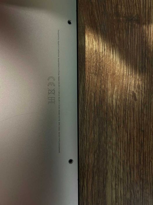 Продавам MacBook Air A2179