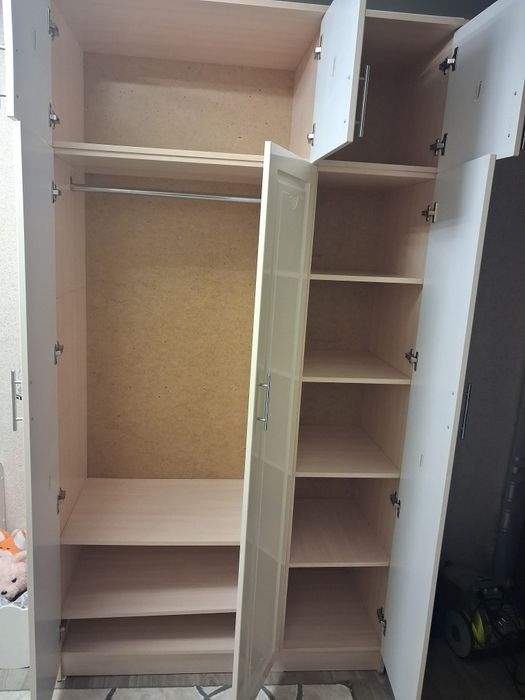 Продаётся  шкаф  .