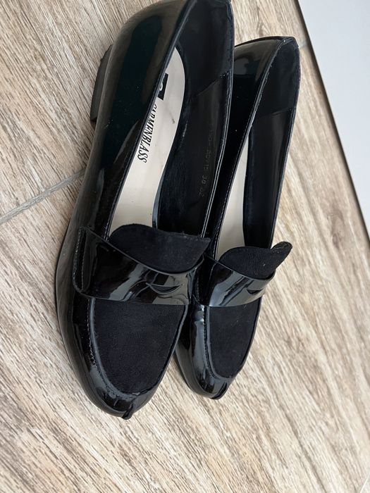 Лоферы лакированные