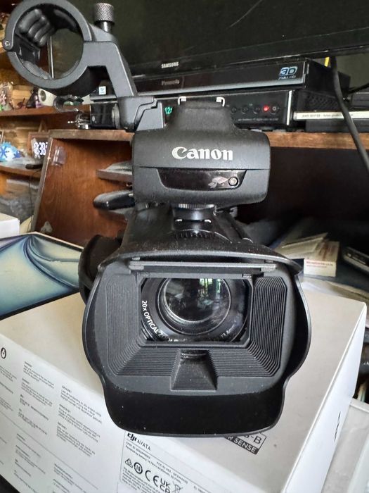 Cameră video Canon XA20