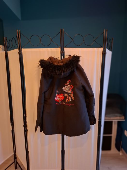 Geacă "Desigual", impermeabilă!