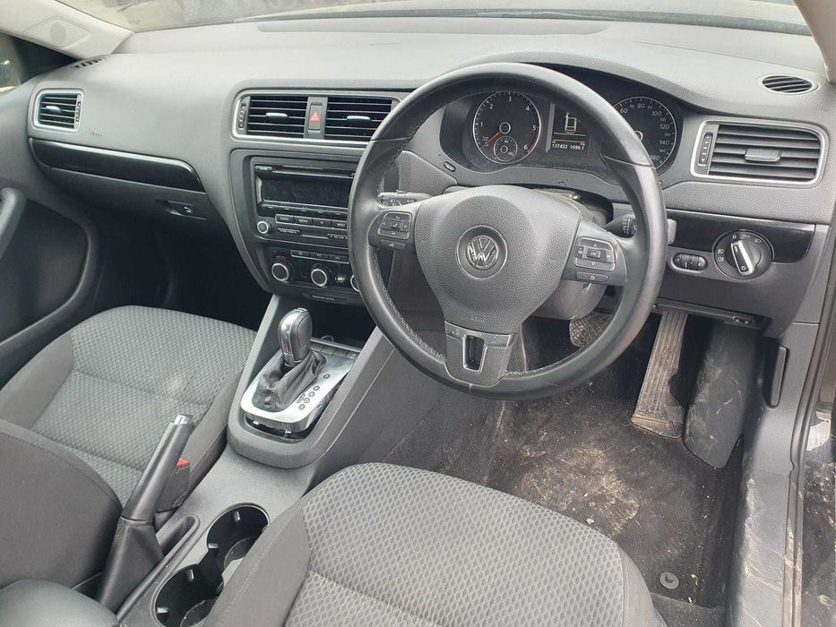 Dezmembrez Volkswagen Jetta 1.6 tdi 2013