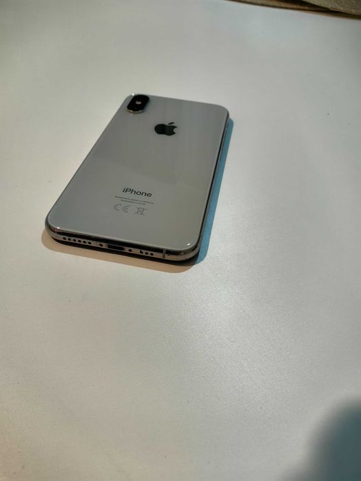 Продавам iPhone Xs 64 GB
