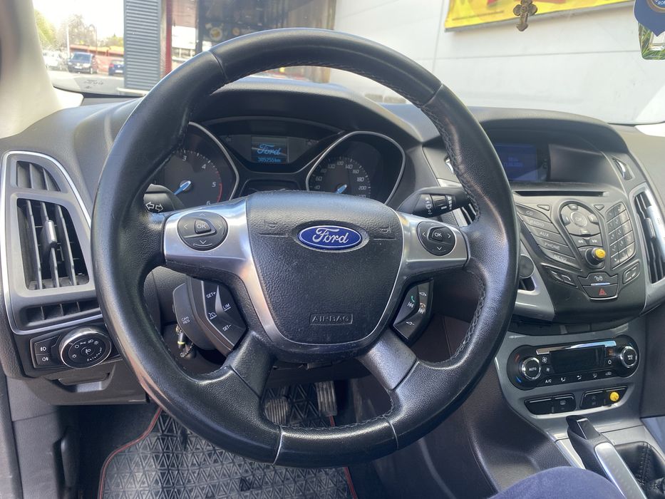FORD Focus 2011 — imagine 5