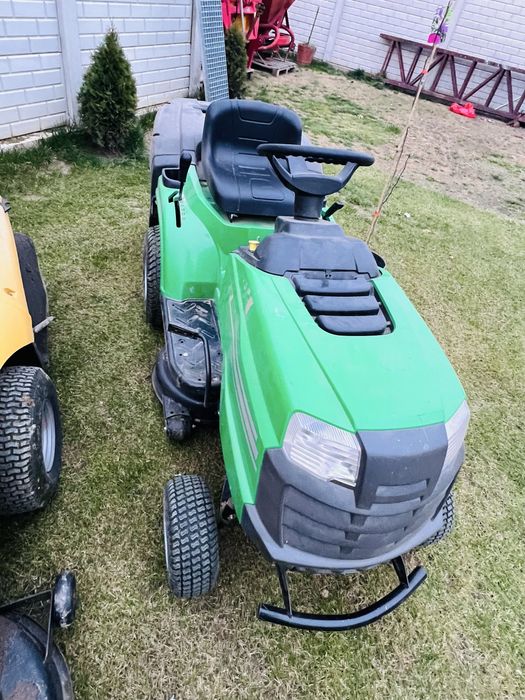 Tractorase de tuns gazonul