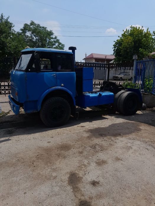 Продается тягач Маз 504 В