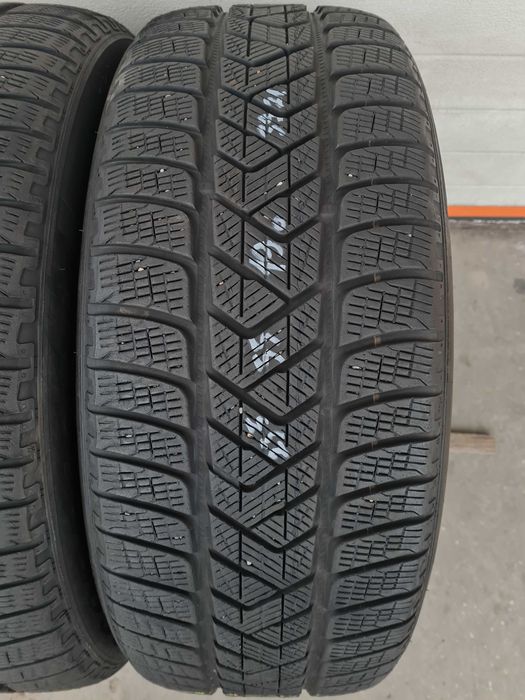 Зимни гуми 2 броя PIRELLI Scorpion 235 55 R19 дот 3921