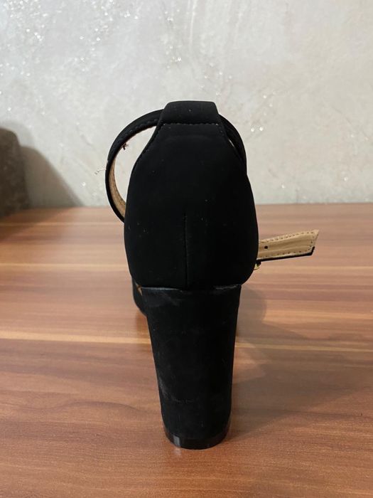 Туфли на каблуке