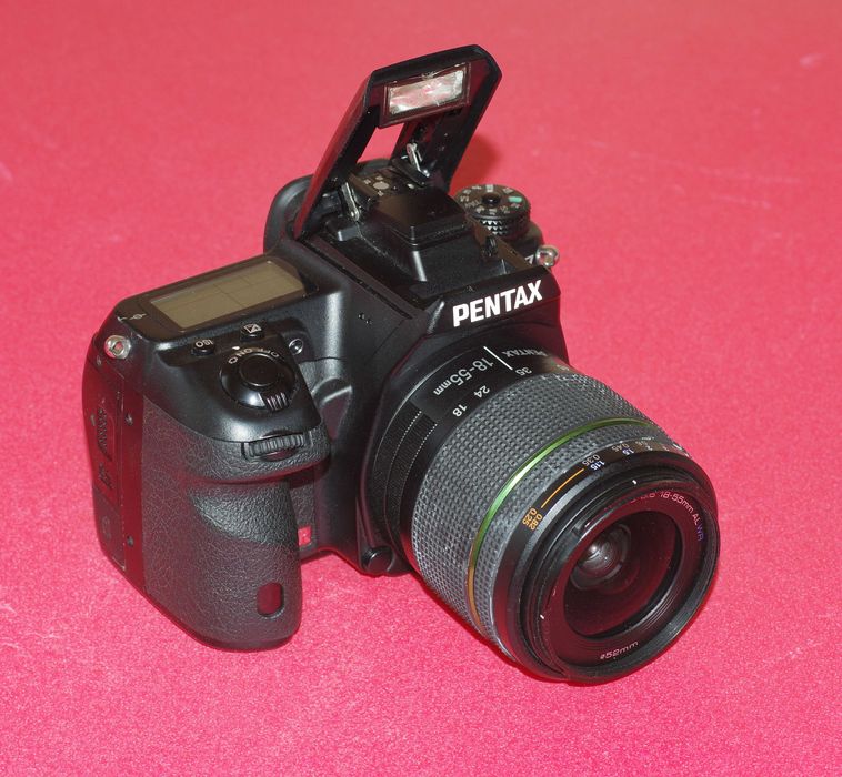 Обектив Pentax SMC DA 18-55mm F3.5-5.6 WR за DSLR фотоапарат Пентакс