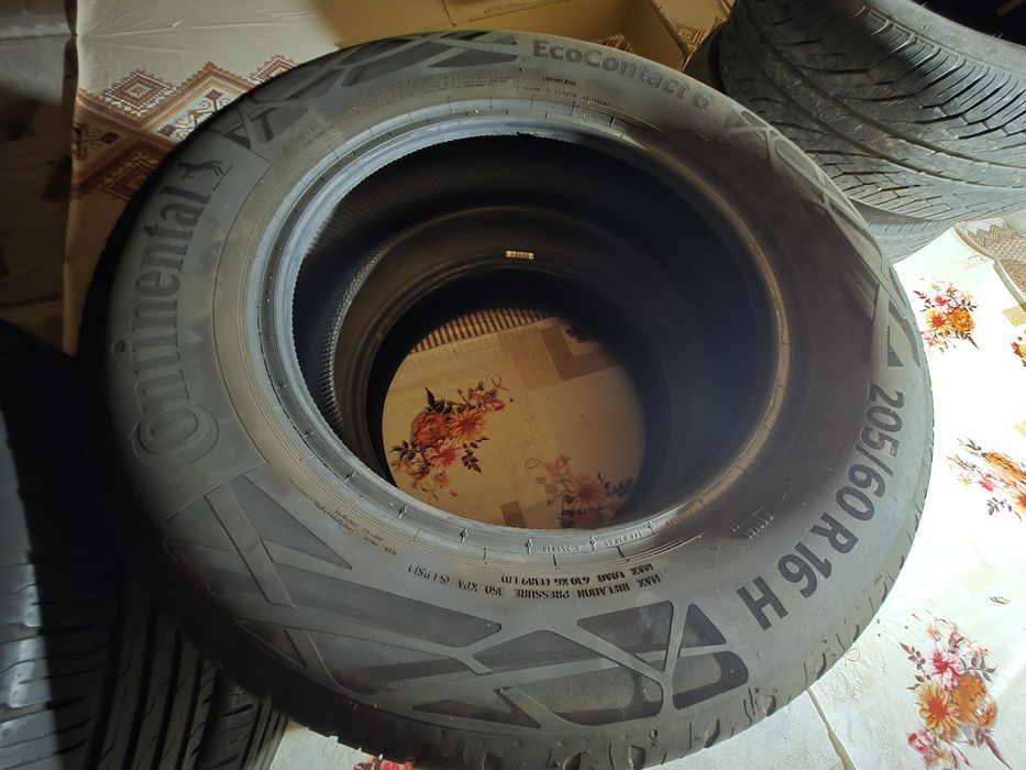 Anvelope vara 205/60/16 Continental aproape noi