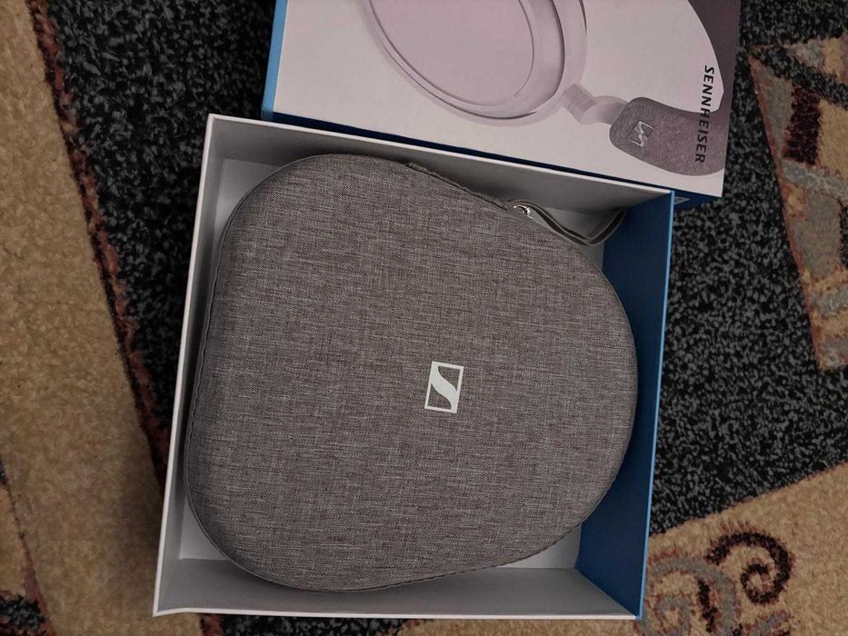 Casti Sennheiser Momentum 4 ,noi,la cutie!