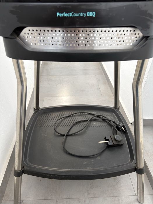 Vand grătar electric model Cecotec perfect country cu picioare 2000w