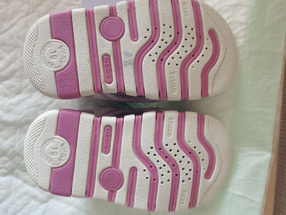 Бебешки сандали Geox