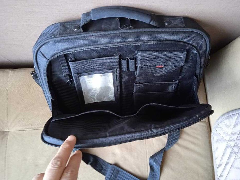 Бизнес чанта за лаптоп и документи Antler