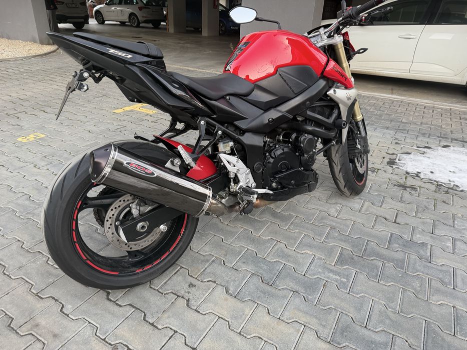 Suzuki GSR 750