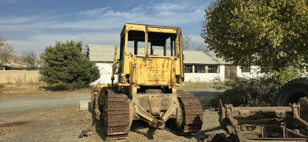 2005 Yilda ishlab chiqarilgan Buldozer B10M