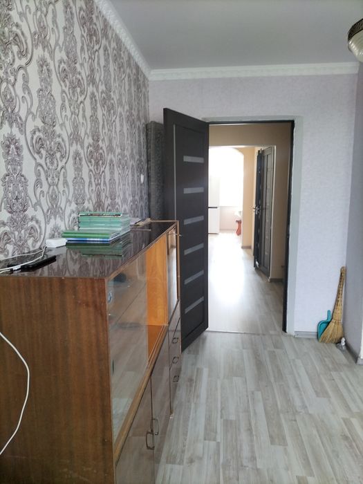 Продам 3-х  комнатную квартиру .