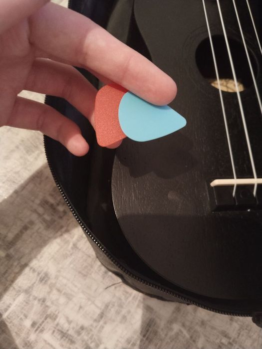 укулеле в черном цвете