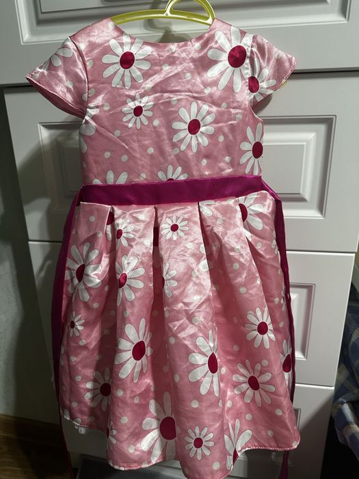 Нарядное платье на девочку 3-4 года