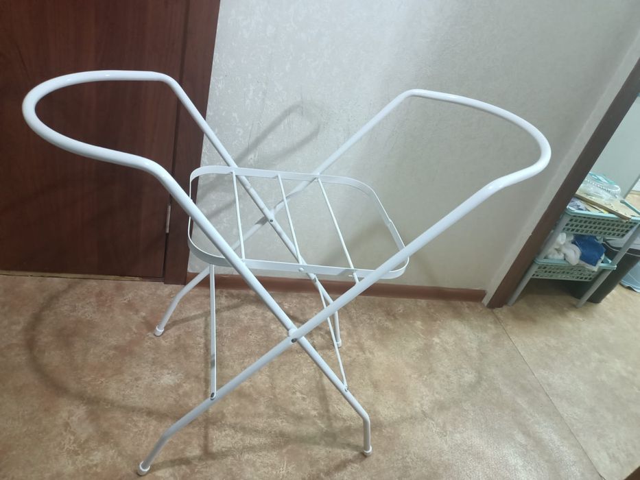 Продам детскую ванночку с подставкой.