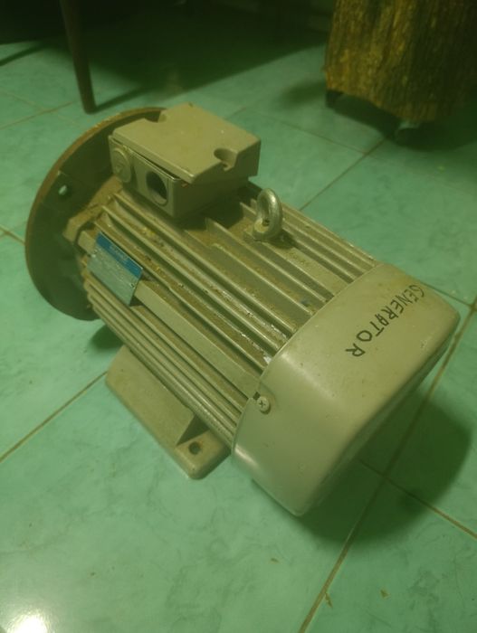 Vând generator de putere .Reductor.Eolian