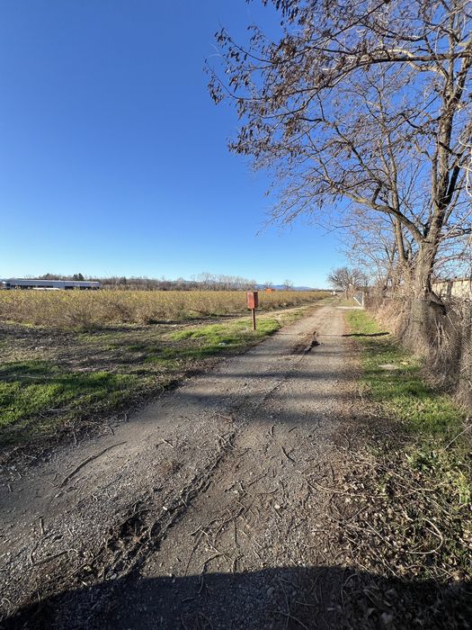 Продавам имот в регулация в гр. Крън