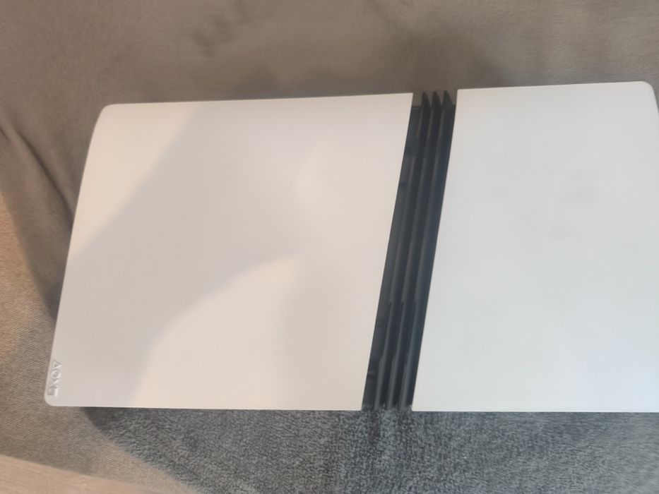 Vând PS 5 PRO 2TB