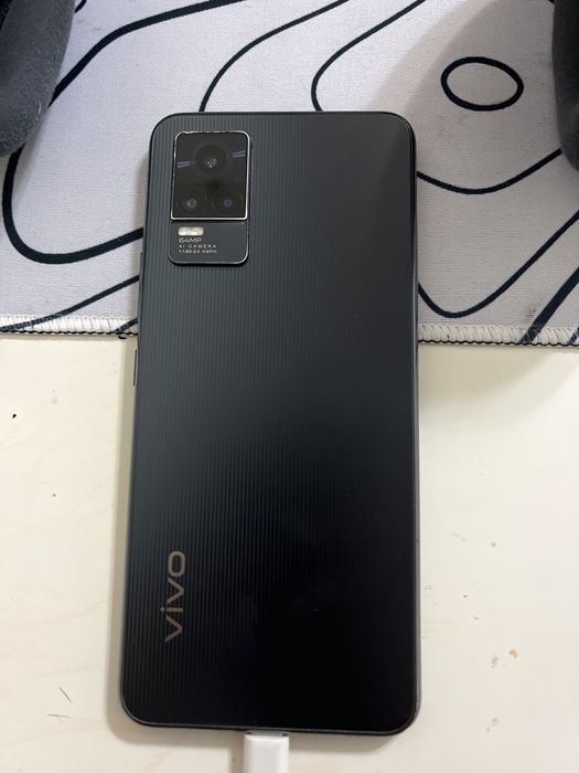 Смартфон Vivo V21e