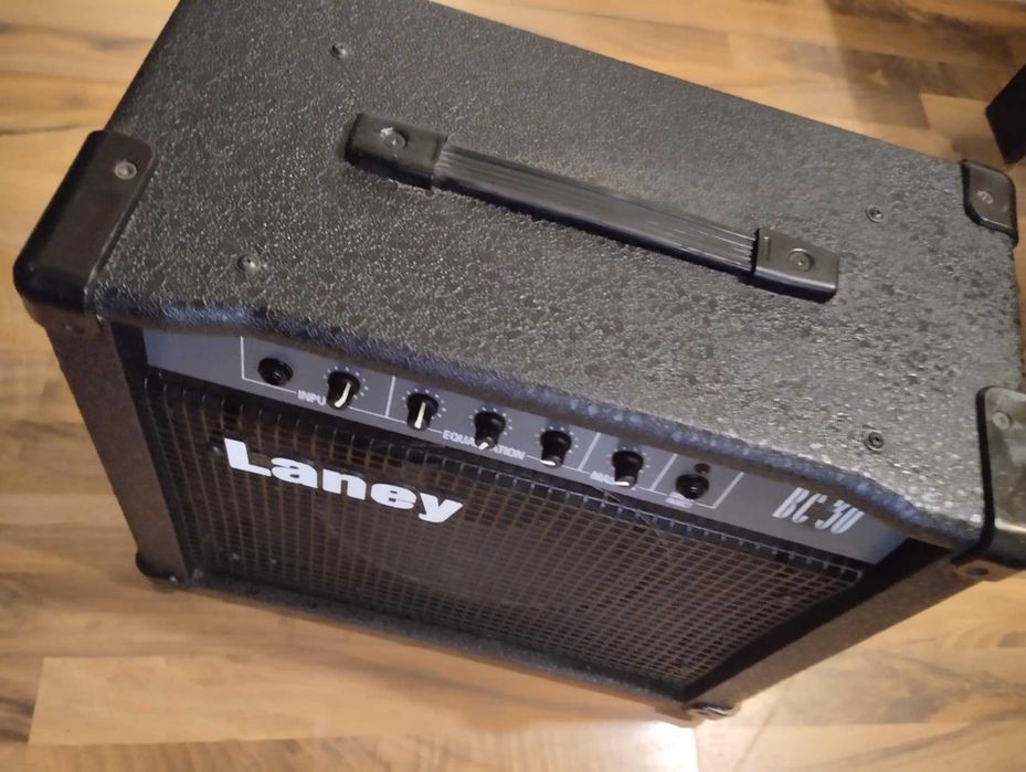 Продавам LANEY -апаратура/кубе/ за бас китара