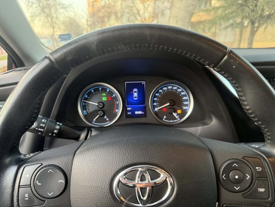 Продавам автомобил Toyota Corolla