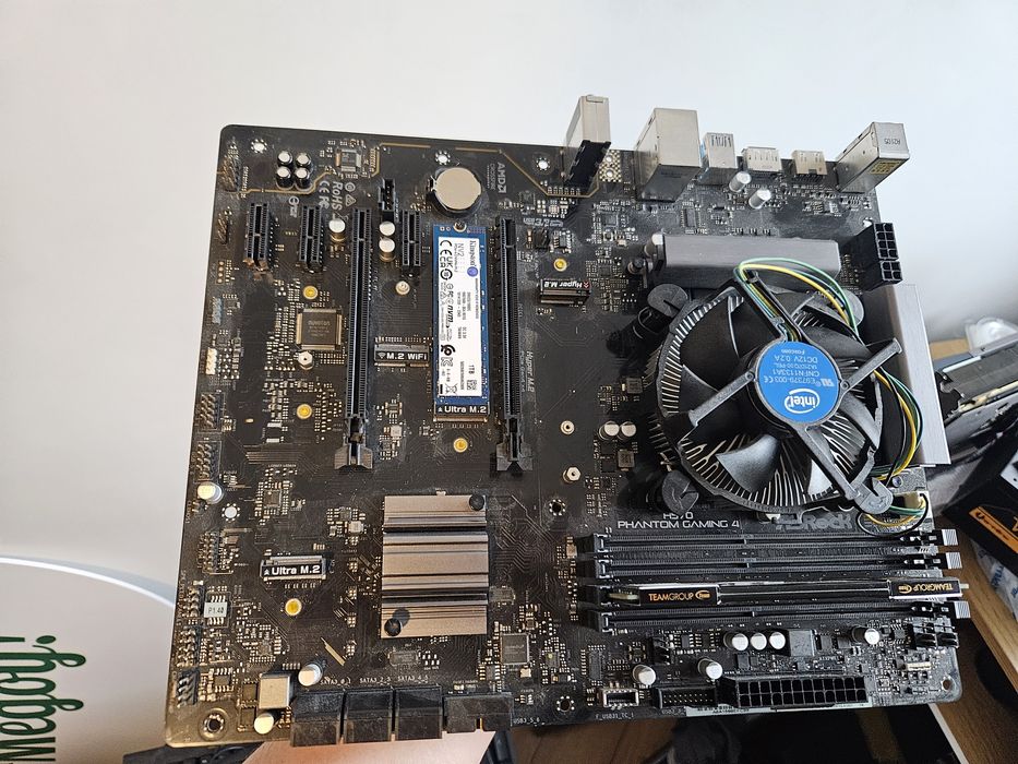 Дъно Asrock H570 Phantom Gaming 4+ Ram 8gb +процесор Intel PentiumGold