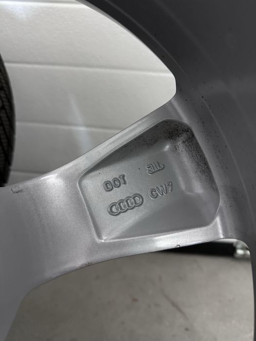 Оригинални 19 Цола Джанти Audi Q3 F3 Q3 8U със зимни гуми 235/50 R19
