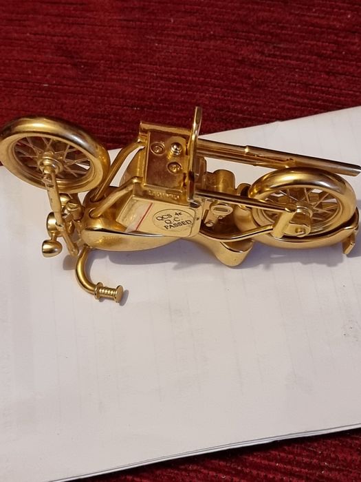 Motocicleta Harley Davidson in miniaturale cu ceas quartz