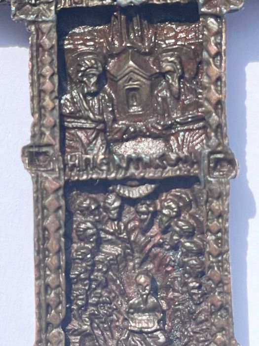 Уникален стар меден кръст