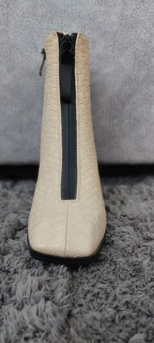 Нови дамски боти в бежов ромбоиден принт-стил и класа!35,39размер
