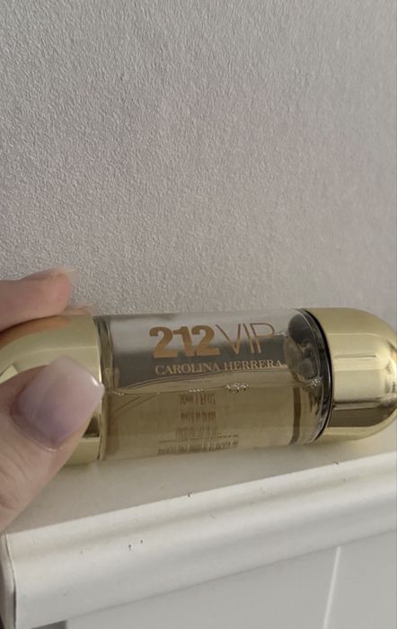 духи carolina herrera 212vip