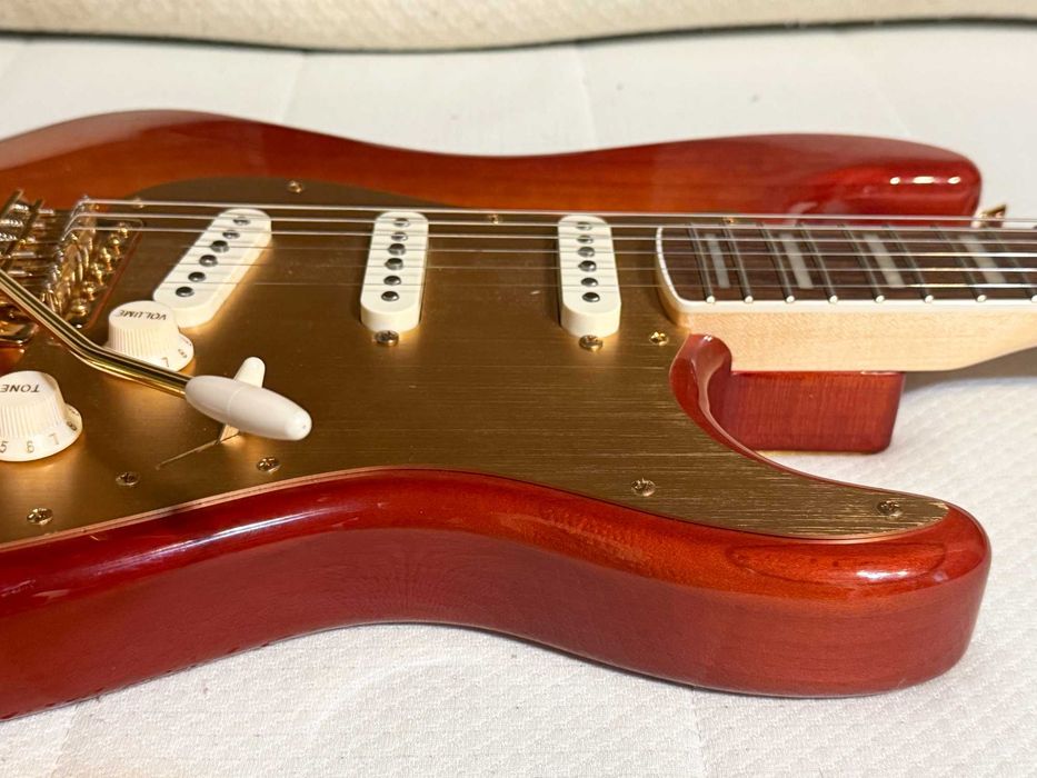 Chitara Squier Strat 40th anniversary Gold Edition