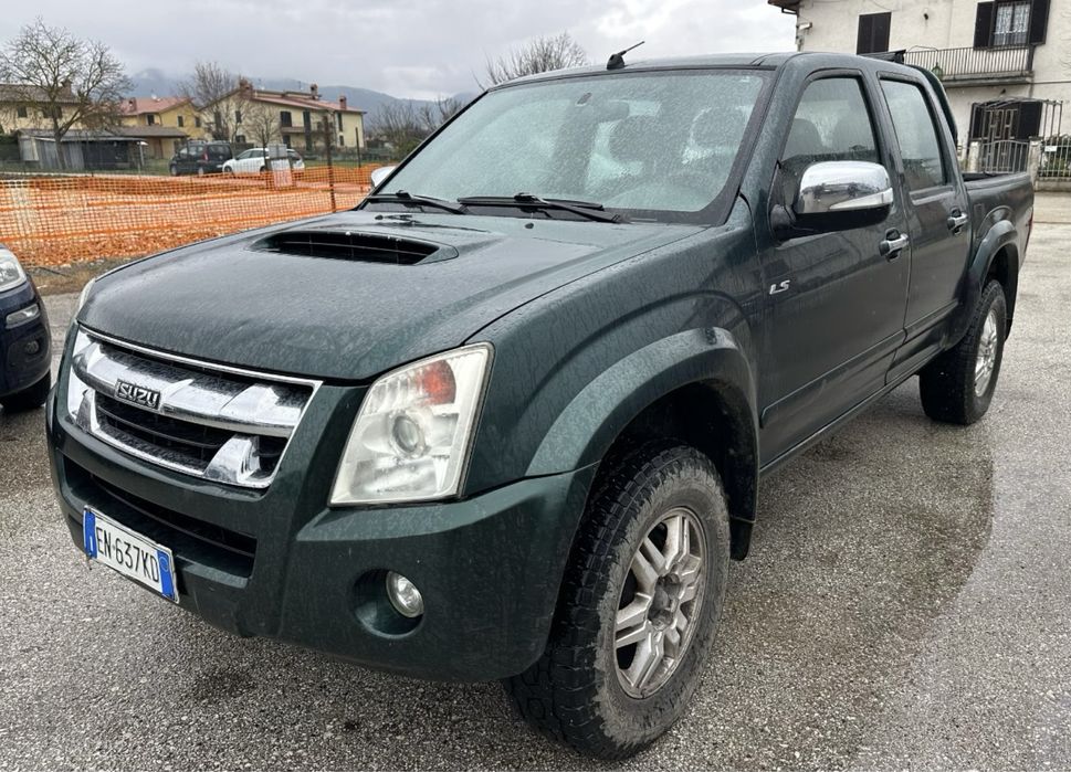 Isuzu D max на части