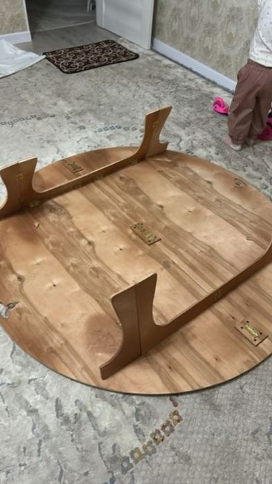 Дөңгелек жер үстел