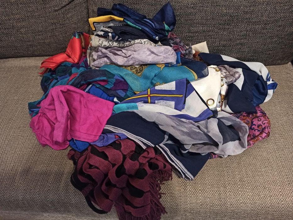 Разноцветни шалове