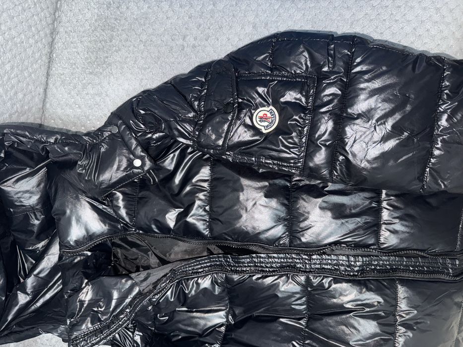 Продам куртку MONCLER