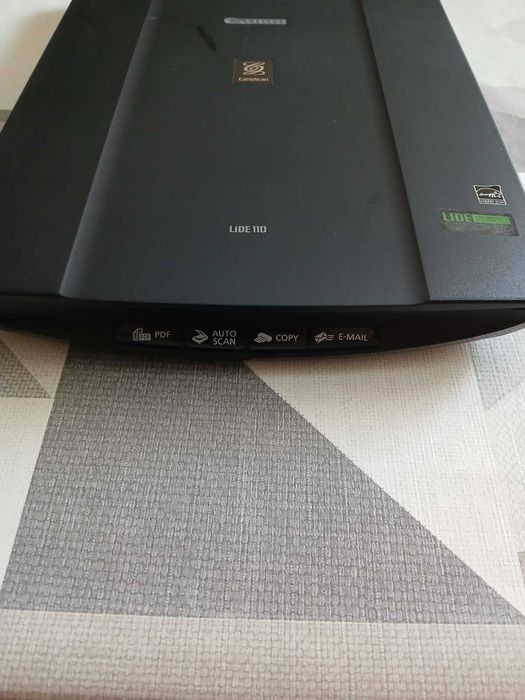 Продавам скенер CANON LIDE 110
