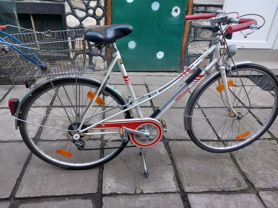 Bicicleta vintage marca Hercules și BMW