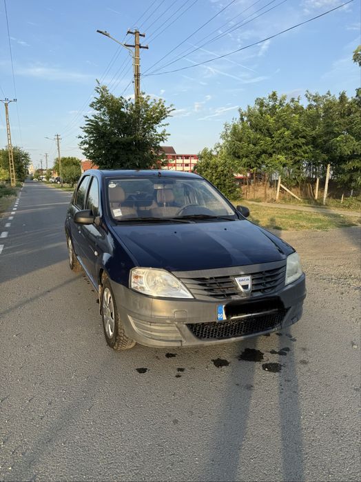 Vând Dacia Logan